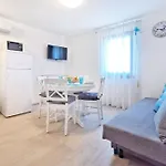 Komfortable Wohnung In Ruhigem Dorf