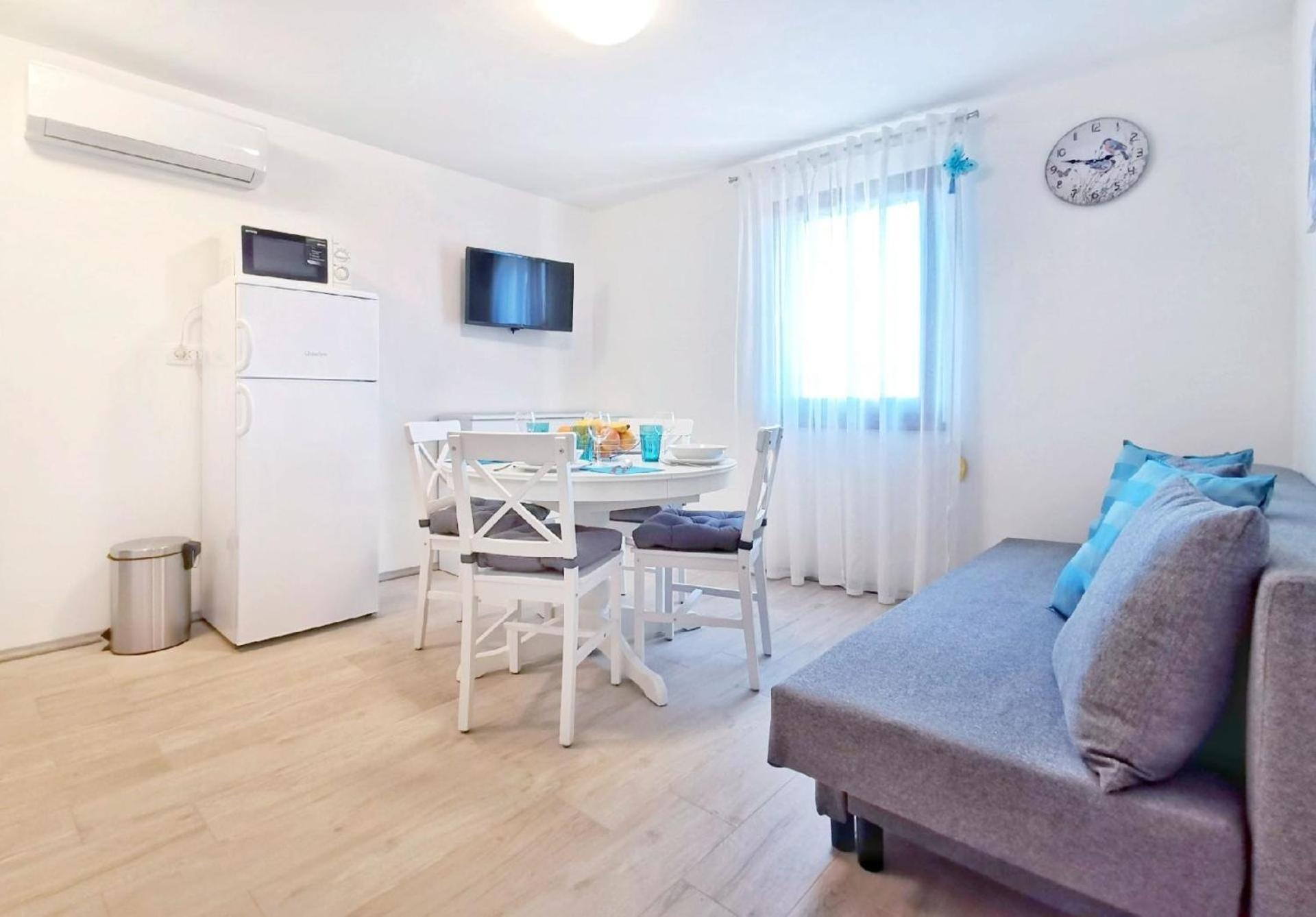 Komfortable In Ruhigem Dorf Apartment Umag